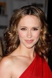 Jennifer Love Hewitt was sporting a post-breakup hairstyle. 