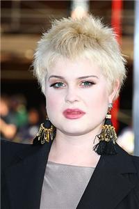 Kelly Osbourne shows off clear, glowing skin and a svelte body. 