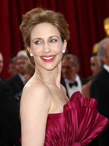 Vera Farmiga matched her makeup to her fuchsia Oscar gown. 