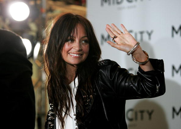 Nicole Richie has a new/old hairstyle. After a year of living as a brunette, 