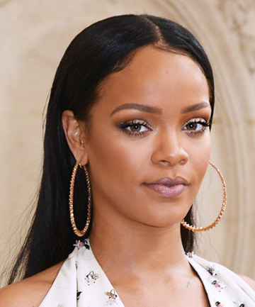 Blue-Black Hair: Rihanna