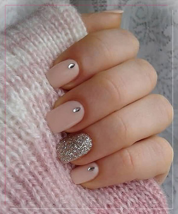 'Fix' Your Chipped Nails With Glitter