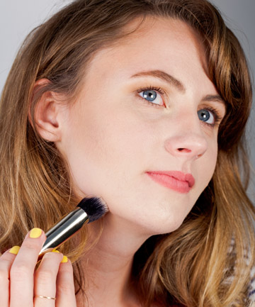 Contouring Step 7: Chisel Your Jawline