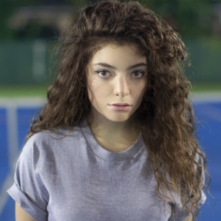 Want to Know What Lorde Uses on Her Curly Locks?