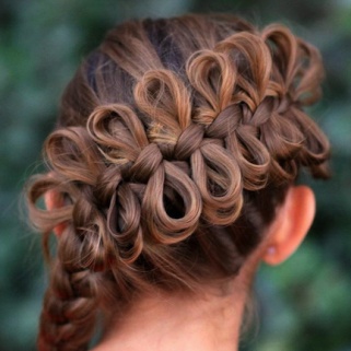 Easy-to-Follow Hairstyle How-Tos Turn a Mommy Blogger Into a YouTube Sensation