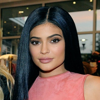 Here's How to Get Kylie Jenner's Dark Blue Hair