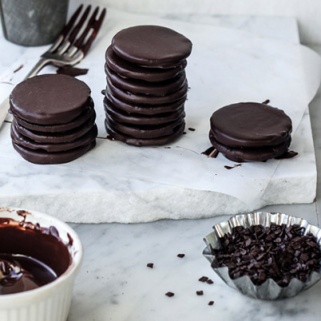4 Reasons to Add Eating Dark Chocolate to Your Beauty Routine