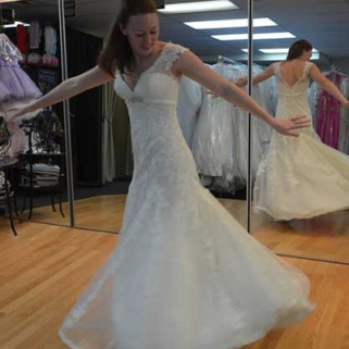 911 Dispatcher Saves Bride's Wedding Day