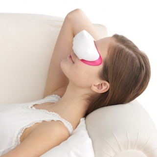 Dark Circles and Puffy Undereye Bags Bumming You Out? Technology to the Rescue
