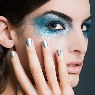 16 Glitter Eye Shadows That'll Put Stars in Your Eyes