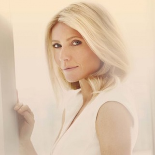 Gwyneth Paltrow and Amy Adams Try To Sell You Perfume