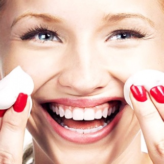 8 Gentle, Hydrating Cleansers You Need for Winter