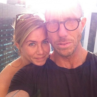 Jennifer Aniston Shows Off Her No-Makeup Look