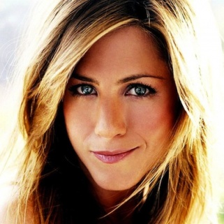 Jennifer Aniston Chopped Her Hair (Again)