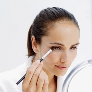New App Lets You Try On Makeup Without Having to Use Any Real Products