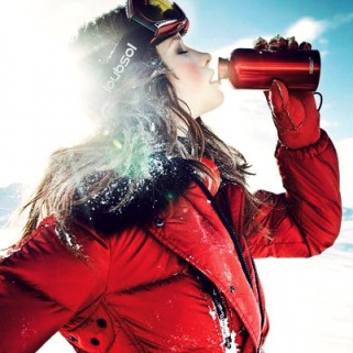 8 Fashionable Ski Jackets to Wear Now