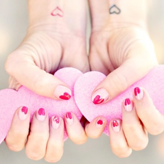 22 Swoon-Worthy Valentine's Day Nail Art Ideas
