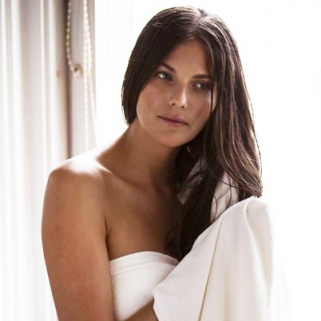 How to Air Dry Your Hair Without Looking Like a Hot Mess