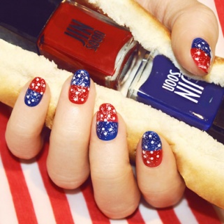 12 Unexpectedly Chic Fourth of July Nail Art Ideas