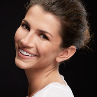 The Secrets to Nailing Minimal Makeup