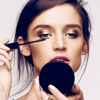 Shimmery Holiday Makeup Looks You'll Love