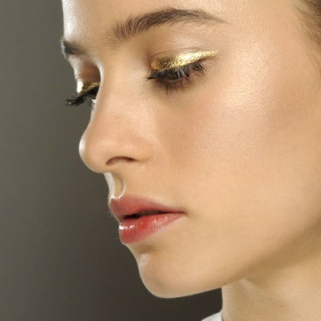 Holiday Forecast: You Need to Try a Metallic Eye
