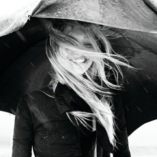 10 Hairstyles That Can Stand Up to the Windiest Weather