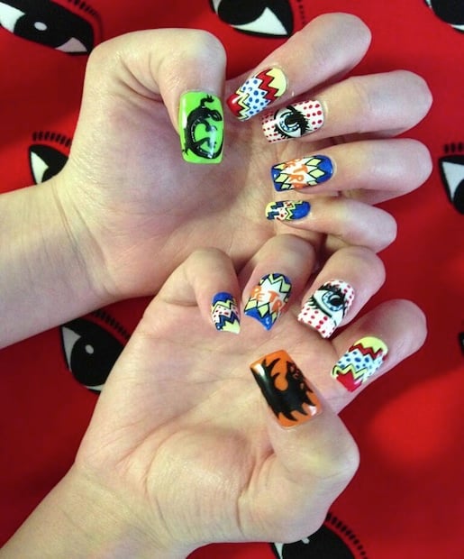 hailee steinfeld's nails at comic con