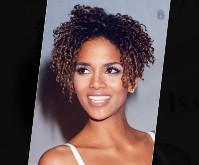 9 Hottest Halle Berry Hairstyles Over The Years Halle Berry Hairstyles Curly Coif