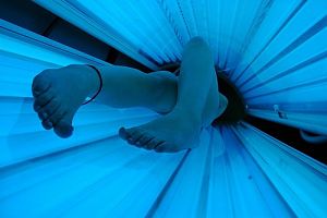 Indoor Tanning Still Popular with Young White Women