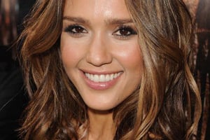 The Celebrity Hairstyle I'm Loving This Week: Jessica Alba's Tousled Waves