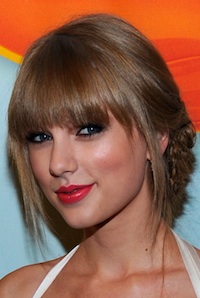 I May Try to Morph into Taylor Swift Using These Tips from Her Makeup Artist