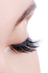 Eyelash Extensions: Why I Hate Them (And My Friend Doesn't)