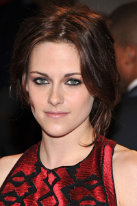  How to Get Kristen Stewart's Modern Smoky Eye 