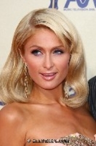 Paris Hilton goes glam at the 2009 MTV movie awards