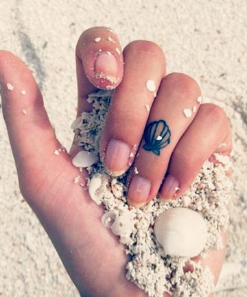 Finger Tattoos: Beach Vibes