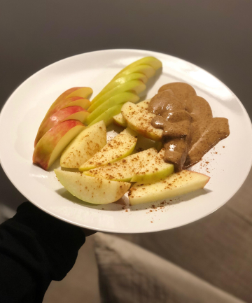 Apple With Almond Butter & Cinnamon, serves 1