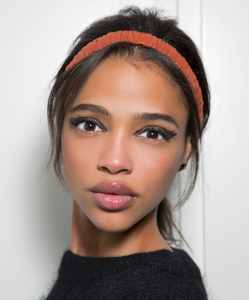 How to Wear a Headband: Hairstyle Inspiration