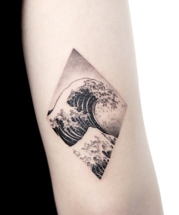 43 Outstanding Wave Tattoo Designs for Ocean Lovers - TattooBloq