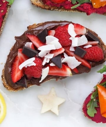 Strawberries, Vegan Chocolate Hazelnut Spread and Coconut 