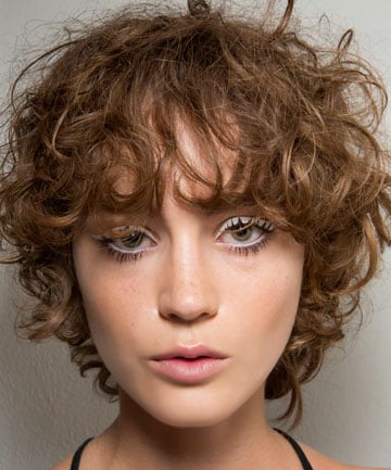 15 Cute Haircuts For Growing Out Hair Without Awkardness