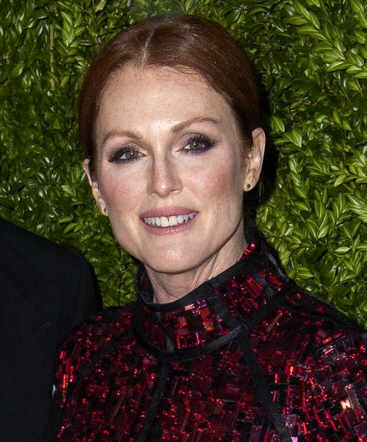 Simple and Chic: Julianne Moore