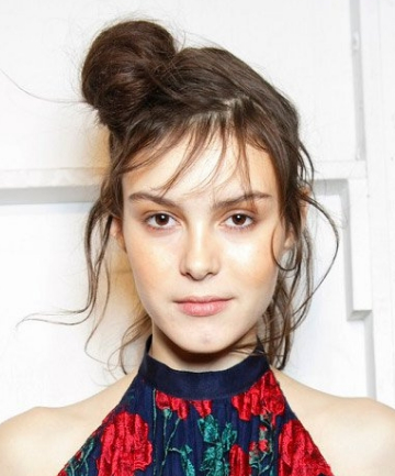 4 Runway Approved Messy Buns To Copy Stat We rounded up the best youtube tutorials for creating the perfect messy bun. 4 runway approved messy buns to copy stat