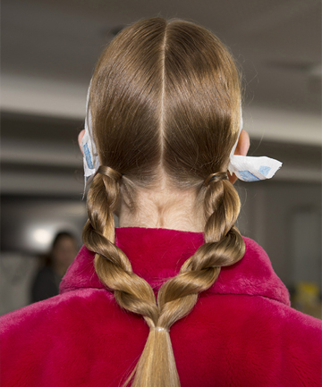 copy her hair: HAIR-WAY PONYTAILS FROM CHANEL'S SPRING RUNWAY