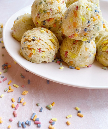Steal Baked Goods: Bougie Bakes Rainbow Sprinkle Cookies, $30