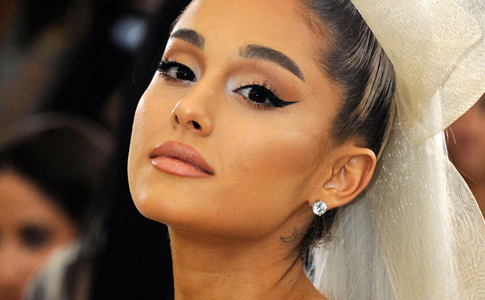 Here S Exactly How To Copy Ariana Grande S Signature Makeup Look