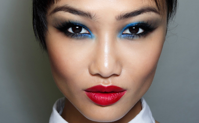 Asian Makeup: How to Combat Straight Eyelashes