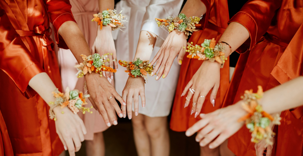 The Bride Tribe: Bridesmaid Nail Art Designs That Seamlessly Sync Together