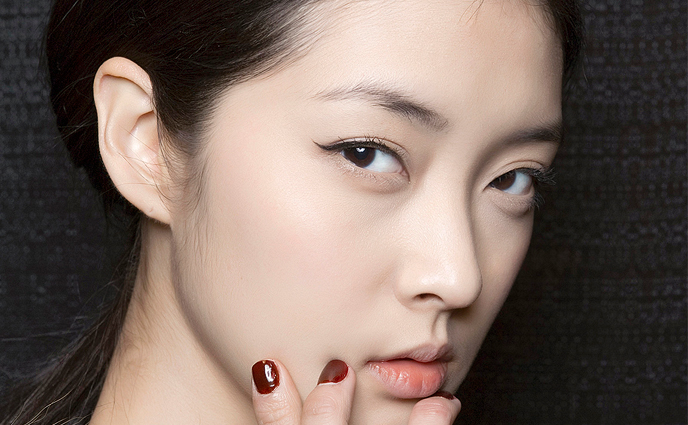 Why You Really Do Need a Green (or Yellow, or Pink) Face Powder