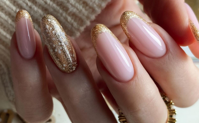 French tip with glitter outline #birthdayset | White tip acrylic nails,  Tapered square nails, Acrylic nails coffin short